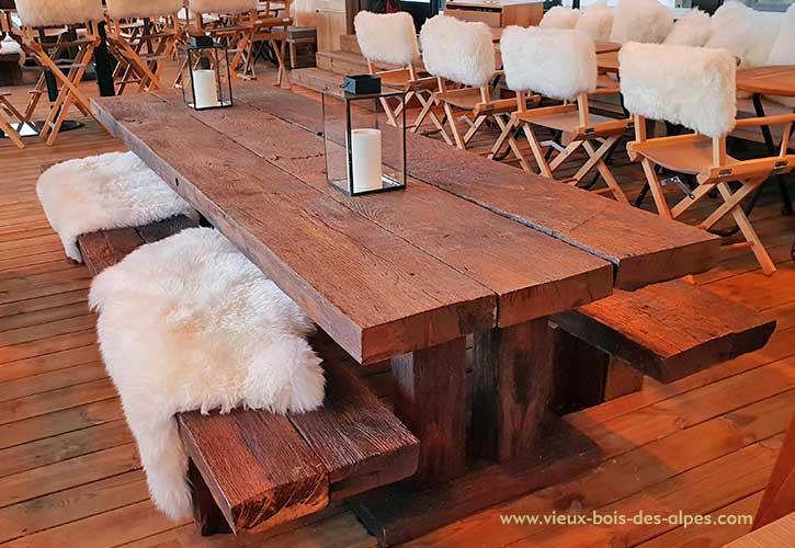 Modèle de table réalisé en vieux chêne réalisation en vieux bois des Alpes Haute Savoie décoration aménagement Hôtel