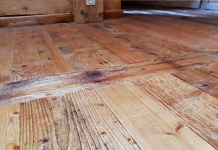 Exemple de plancher épaisseur 23 mm raboté sur 2 faces patine garantie comme du vieux bois